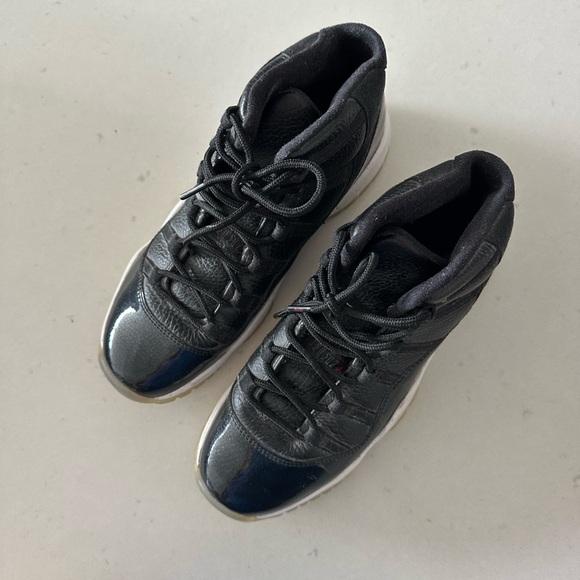 Jordan 11 Retro 72-10 - Picture 2 of 5
